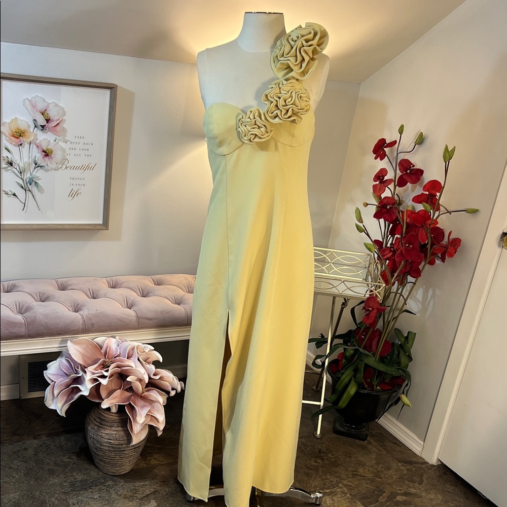 One-Shoulder Lemon Floral Applique Evening Dress